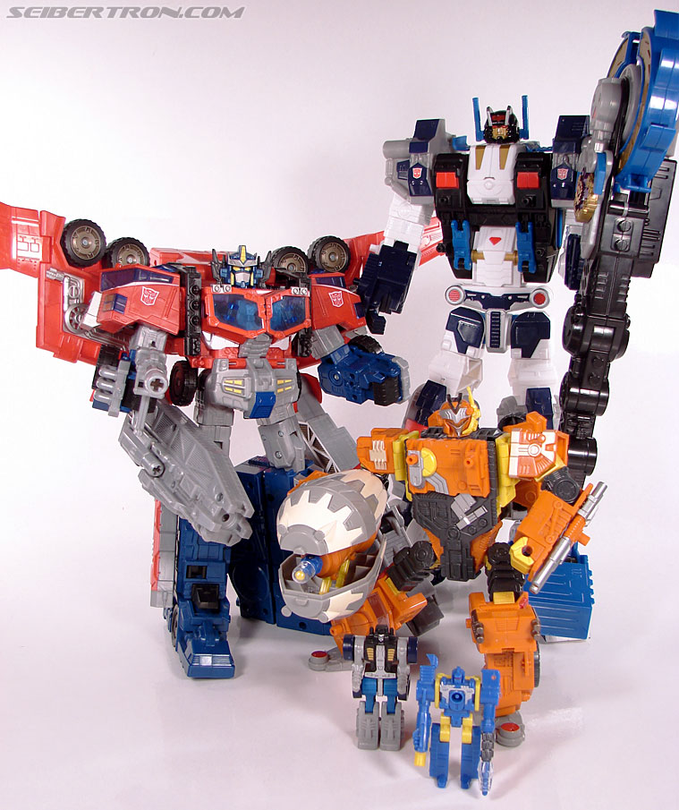 Transformers Cybertron Metroplex (Megalo Convoy) (Image #180 of 192)