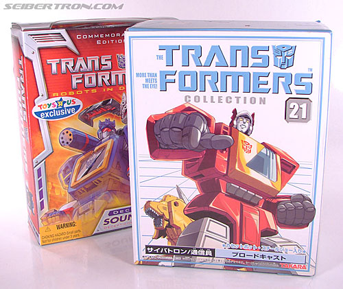 Transformers Collection Blaster (Broadcast)  (Reissue) (Image #1 of 137)