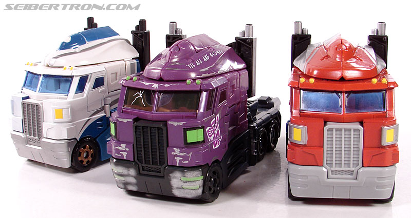 Transformers Convention &amp; Club Exclusives Optimus Prime (Shattered Glass) (Image #50 of 116)