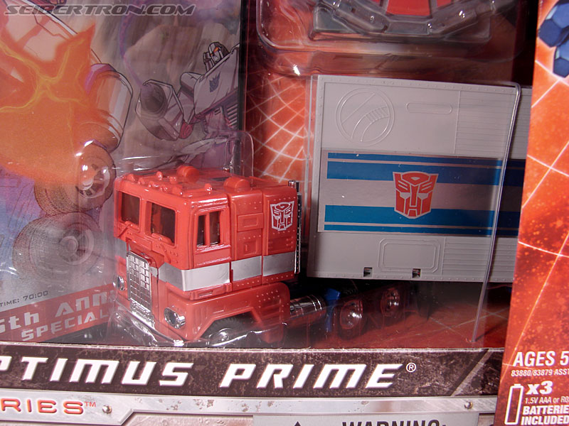 Transformers Classics Optimus Prime (25th Anniversary) (Image #38 of 267)