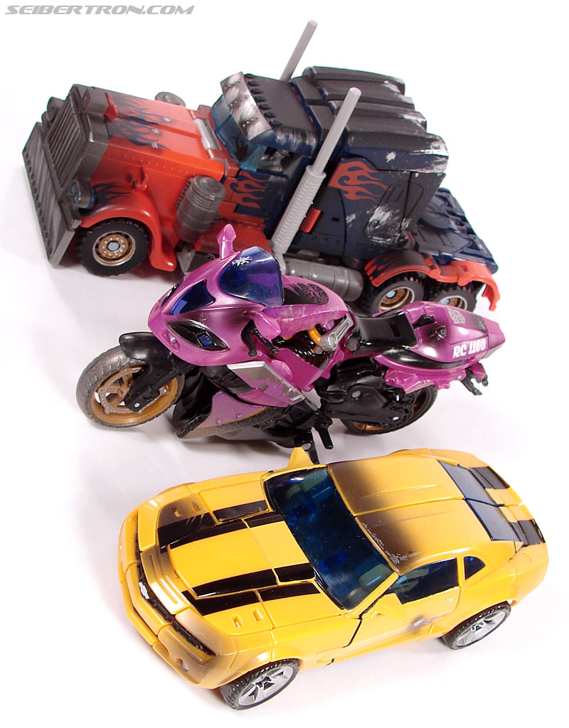 Transformers (2007) Battle Damaged Bumblebee (Image #52 of 99)