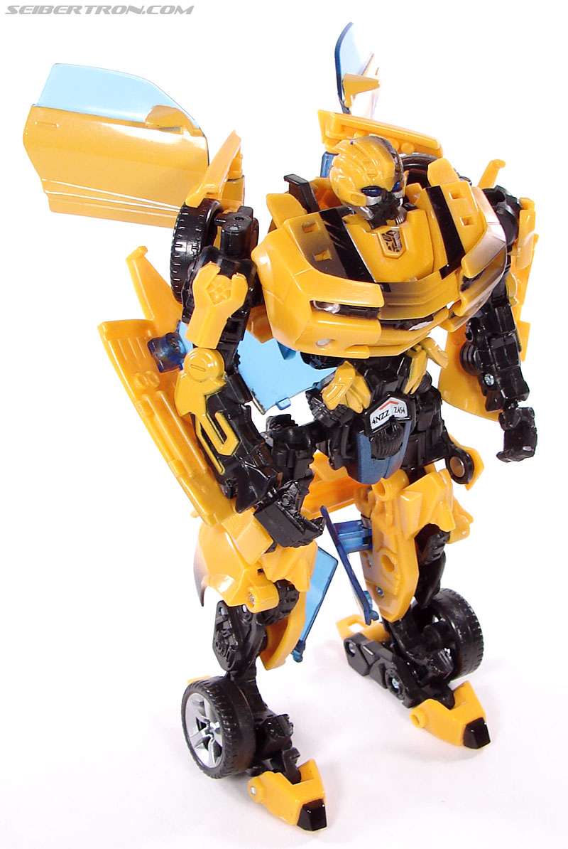 Transformers (2007) Battle Damaged Bumblebee (Image #63 of 99)