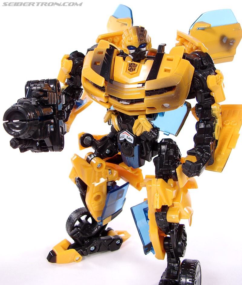 Transformers (2007) Battle Damaged Bumblebee (Image #75 of 99)