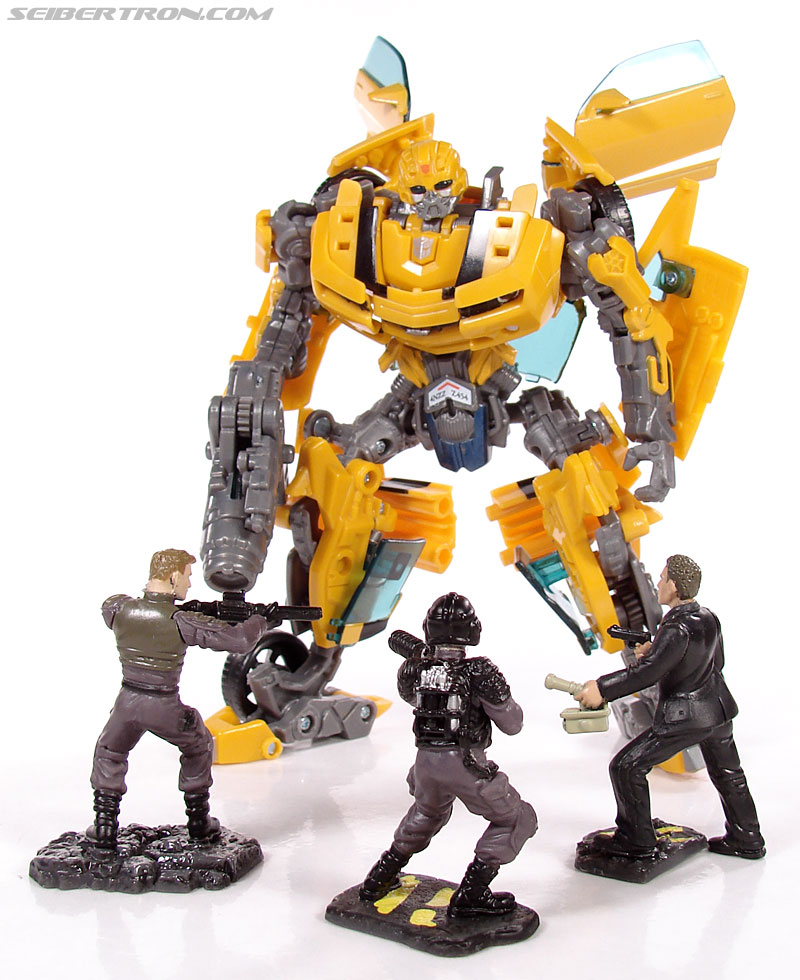 Transformers (2007) Screen Battles: Capture of Bumblebee (Image #153 of 156)