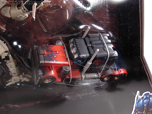 Transformers (2007) Battle Damaged Optimus Prime (Image #6 of 144)