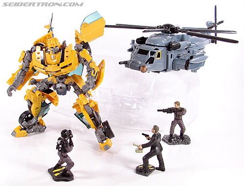 Transformers (2007) Screen Battles: Capture of Bumblebee (Image #28 of 156)