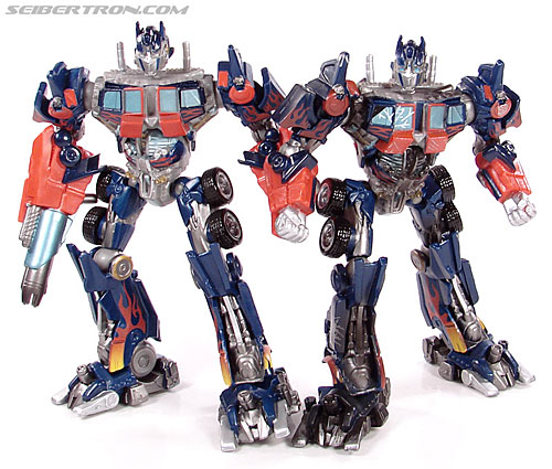 Transformers (2007) Battle Damaged Optimus Prime (Robot Replicas) (Image #33 of 37)
