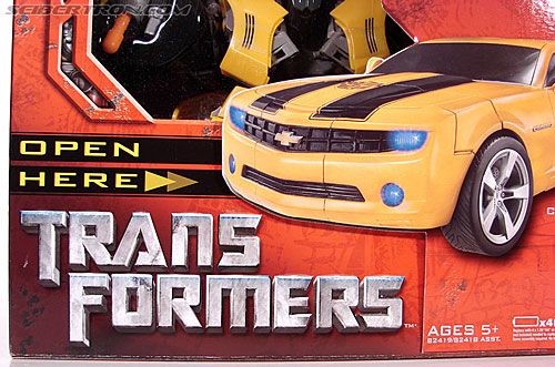 Transformers (2007) Ultimate Bumblebee (Image #4 of 95)