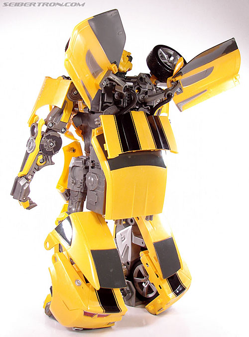 Transformers (2007) Ultimate Bumblebee (Image #66 of 95)