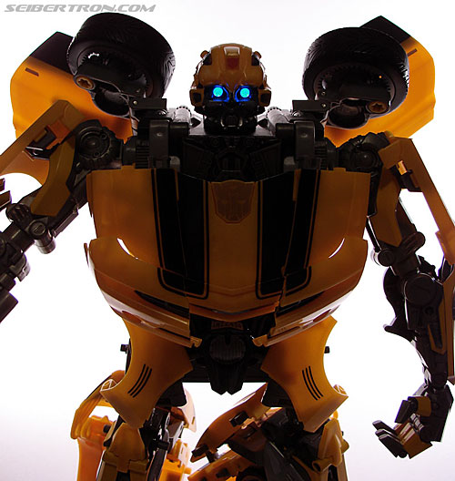 Transformers (2007) Ultimate Bumblebee (Image #80 of 95)
