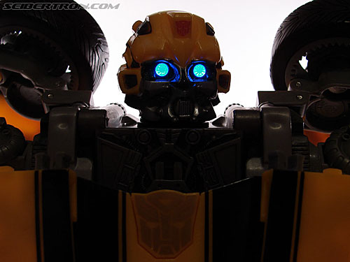 Transformers (2007) Ultimate Bumblebee (Image #81 of 95)