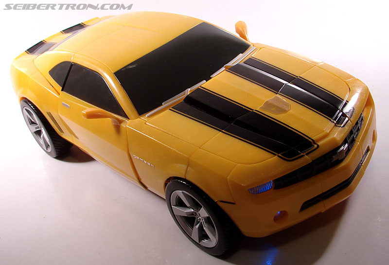 Transformers (2007) Ultimate Bumblebee (Image #31 of 95)