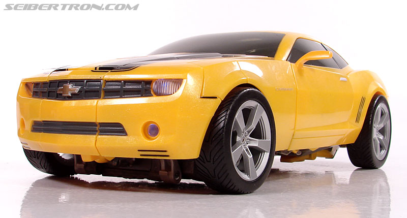 Transformers (2007) Ultimate Bumblebee (Image #43 of 95)
