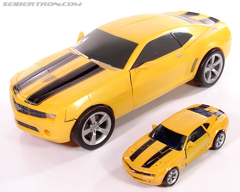 Transformers (2007) Ultimate Bumblebee (Image #51 of 95)