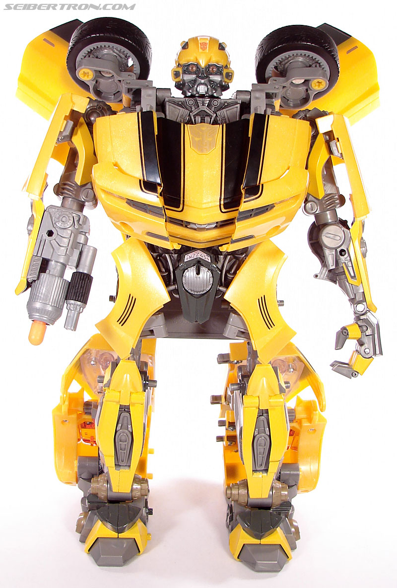 Transformers (2007) Ultimate Bumblebee (Image #54 of 95)