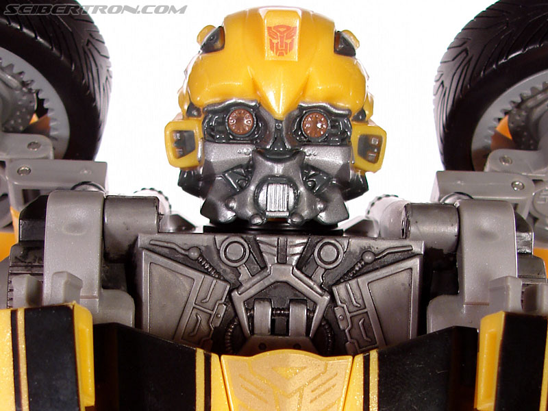 Transformers (2007) Ultimate Bumblebee (Image #58 of 95)