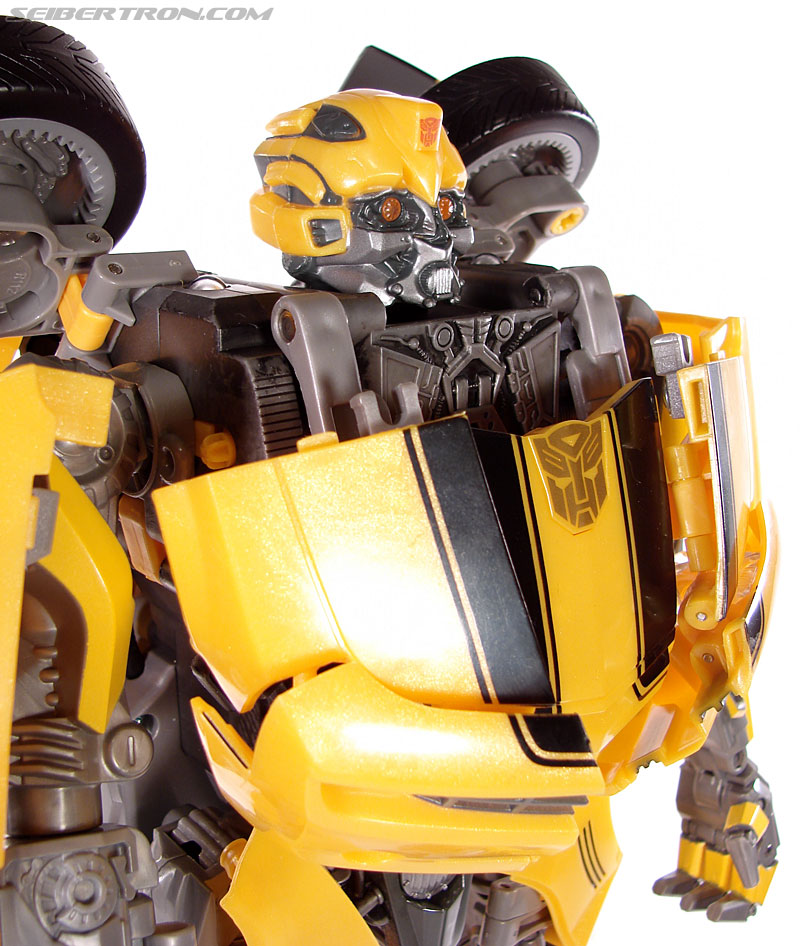 Transformers (2007) Ultimate Bumblebee (Image #59 of 95)