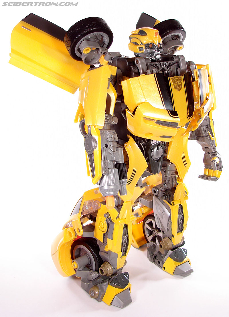 Transformers (2007) Ultimate Bumblebee (Image #61 of 95)