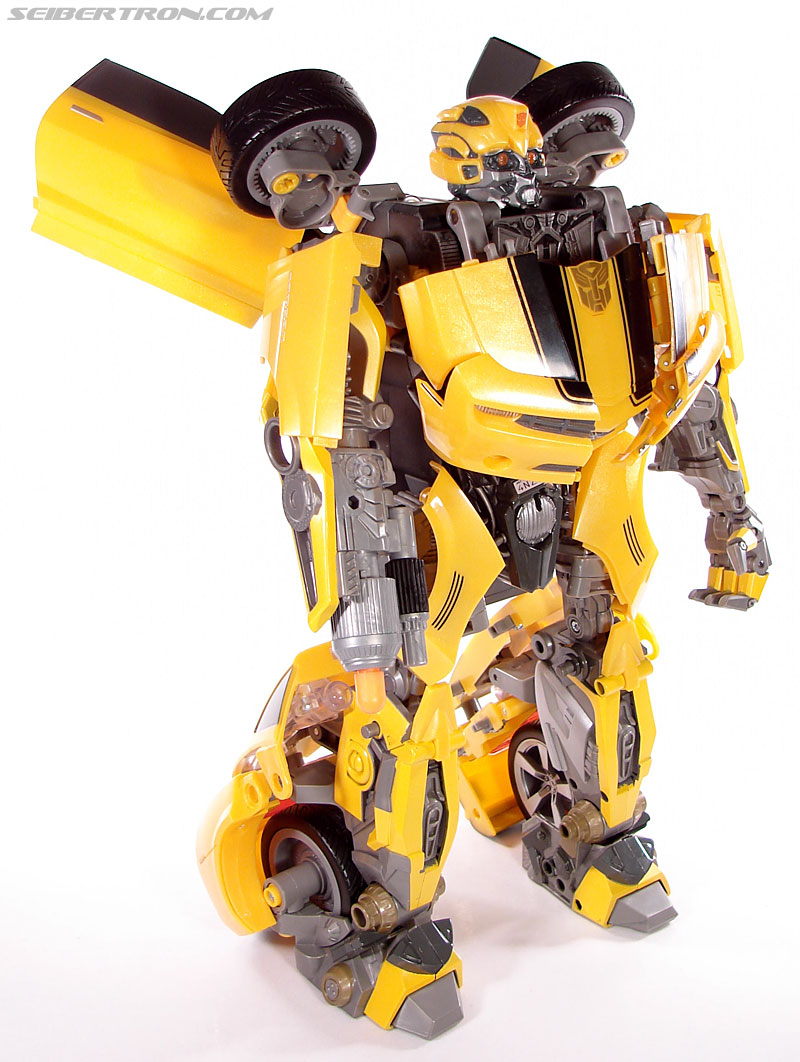 Transformers (2007) Ultimate Bumblebee (Image #62 of 95)