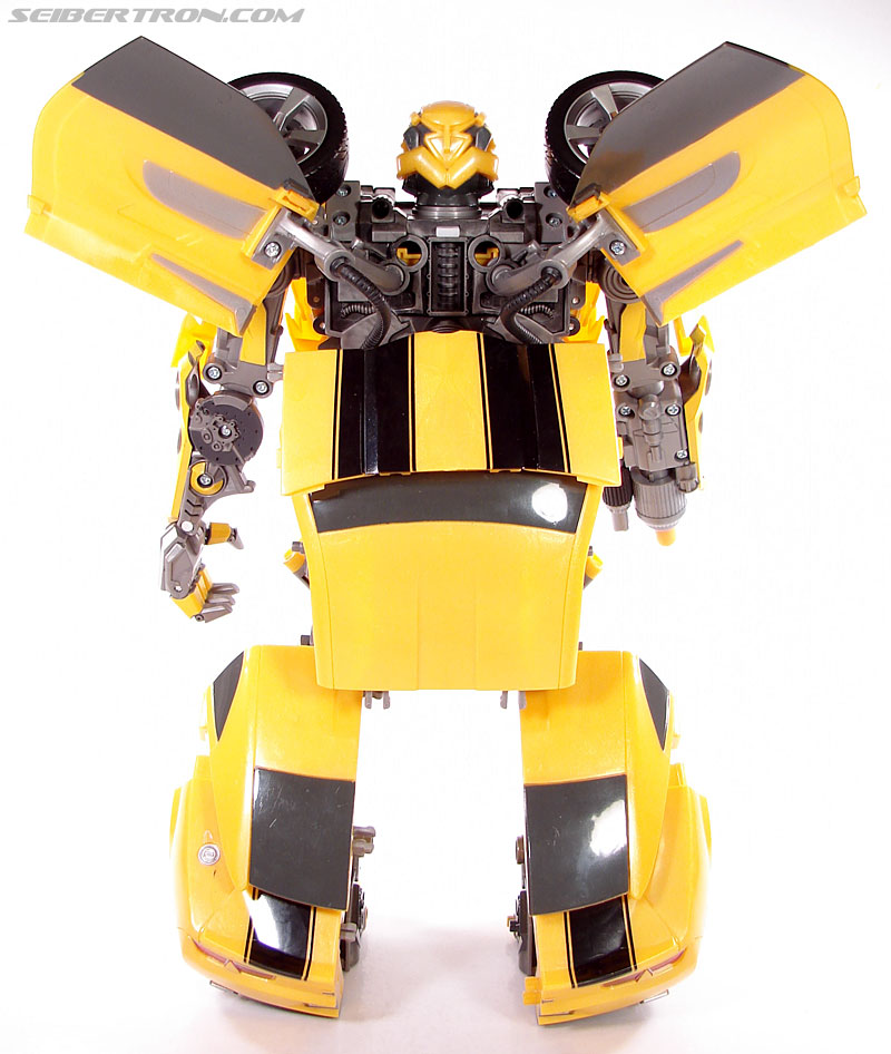 Transformers (2007) Ultimate Bumblebee (Image #65 of 95)