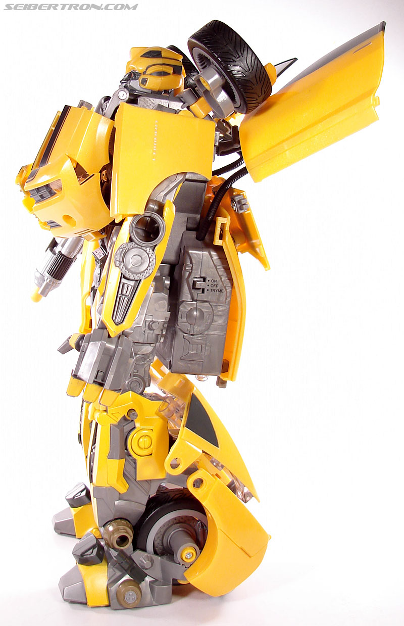 Transformers (2007) Ultimate Bumblebee (Image #67 of 95)
