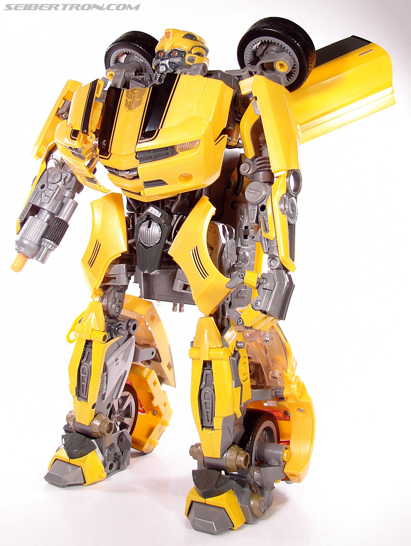 Transformers (2007) Ultimate Bumblebee (Image #68 of 95)