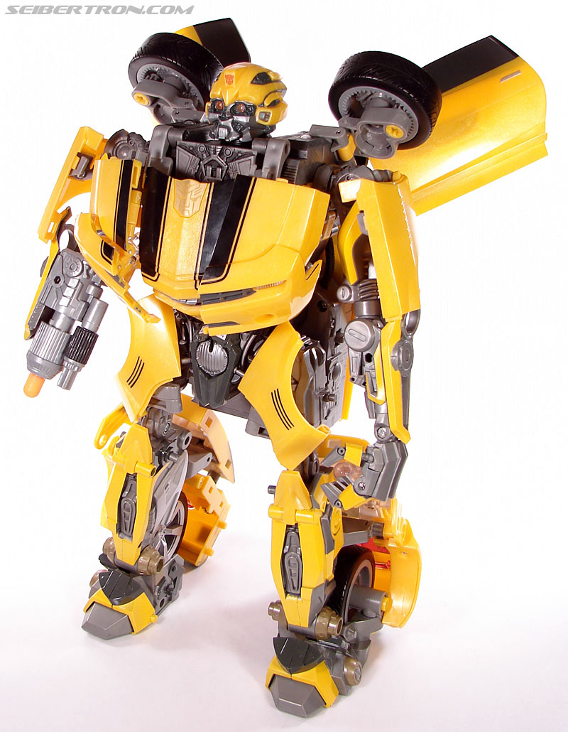 Transformers (2007) Ultimate Bumblebee (Image #69 of 95)