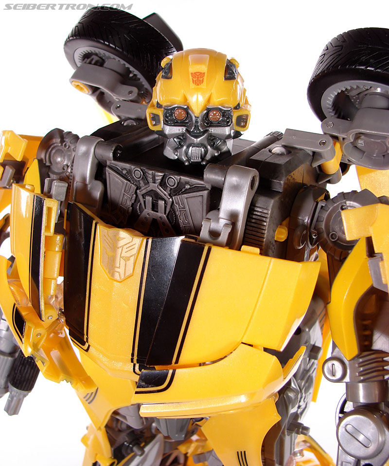 Transformers (2007) Ultimate Bumblebee (Image #75 of 95)