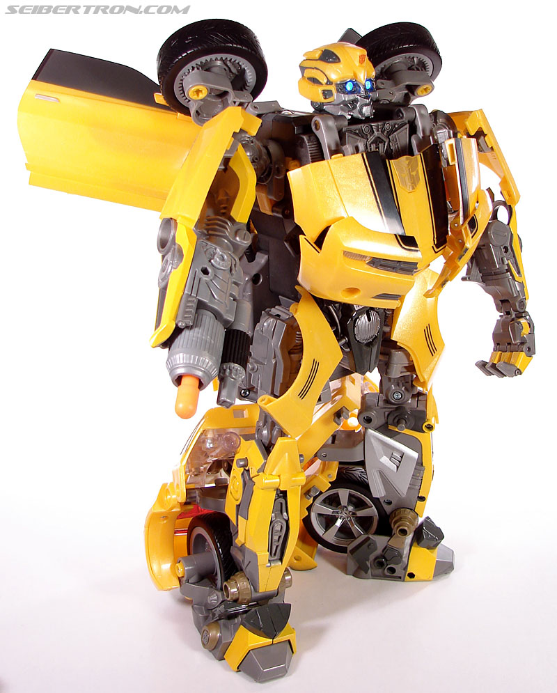 Transformers (2007) Ultimate Bumblebee (Image #76 of 95)