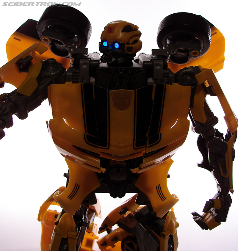 Transformers (2007) Ultimate Bumblebee (Image #77 of 95)