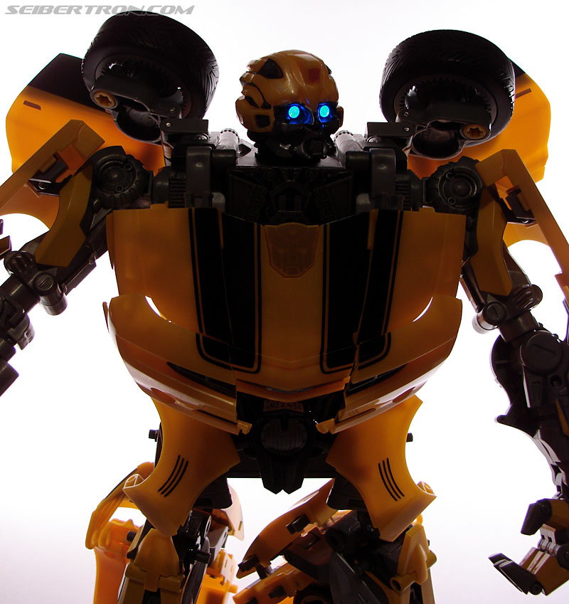 Transformers (2007) Ultimate Bumblebee (Image #79 of 95)