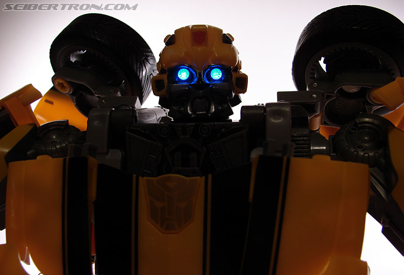 Transformers (2007) Ultimate Bumblebee (Image #82 of 95)