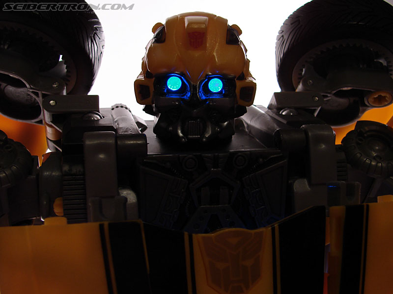 Transformers (2007) Ultimate Bumblebee (Image #83 of 95)