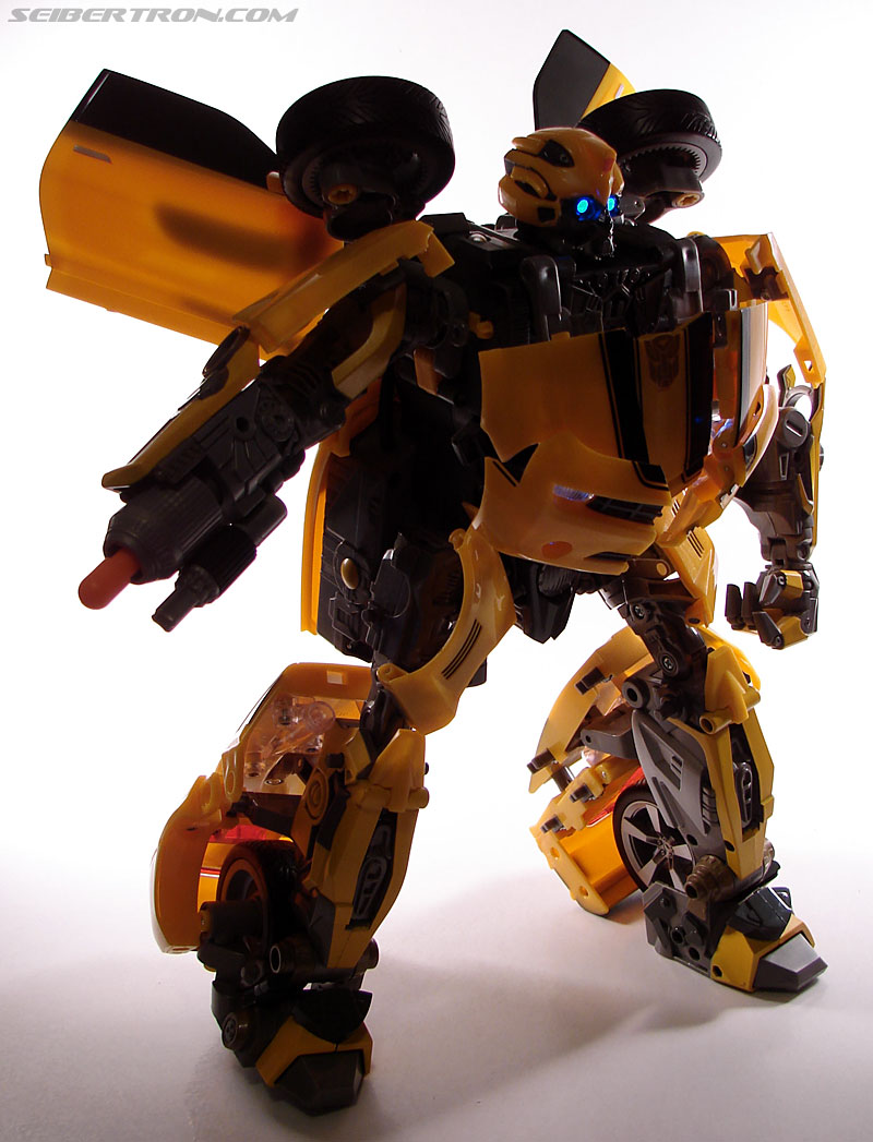 Transformers (2007) Ultimate Bumblebee (Image #85 of 95)
