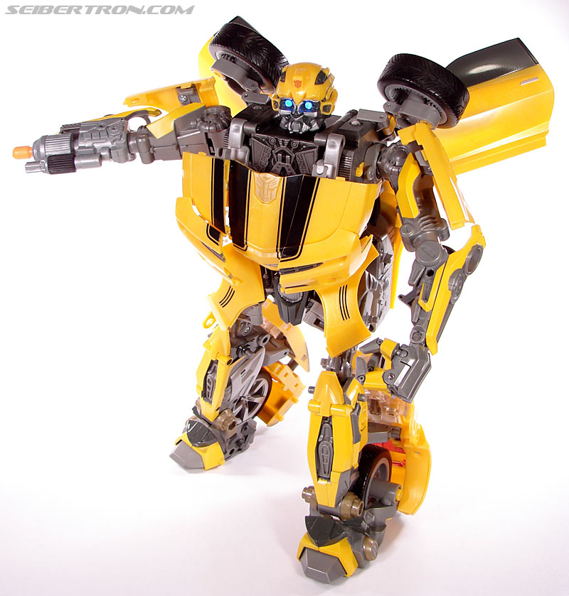 Transformers (2007) Ultimate Bumblebee (Image #87 of 95)
