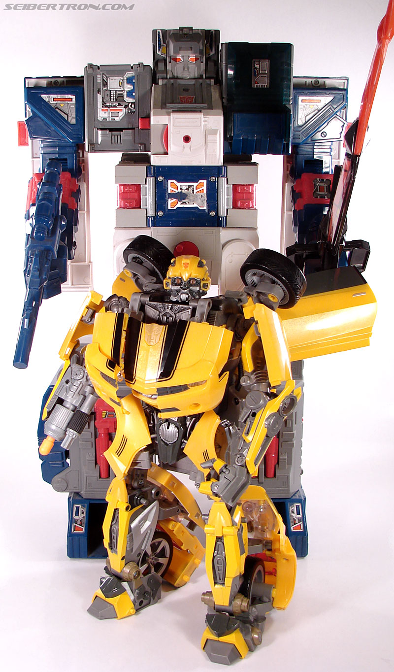 Transformers (2007) Ultimate Bumblebee (Image #88 of 95)