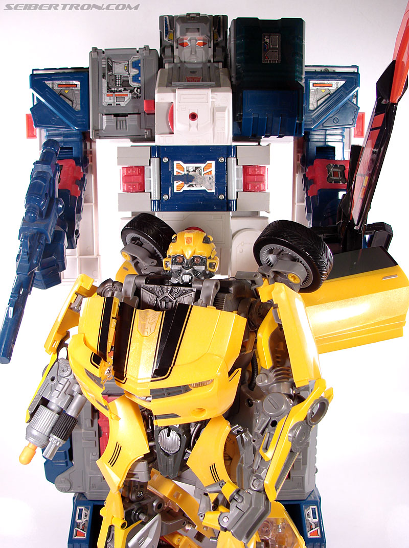 Transformers (2007) Ultimate Bumblebee (Image #89 of 95)
