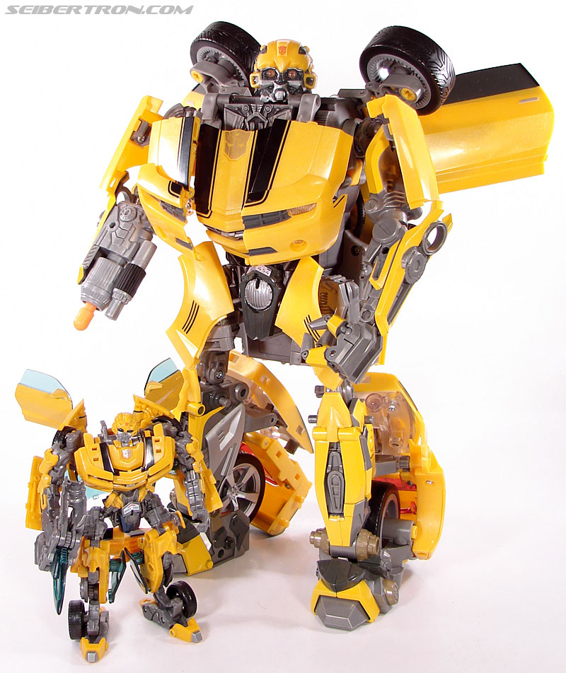 Transformers (2007) Ultimate Bumblebee (Image #92 of 95)