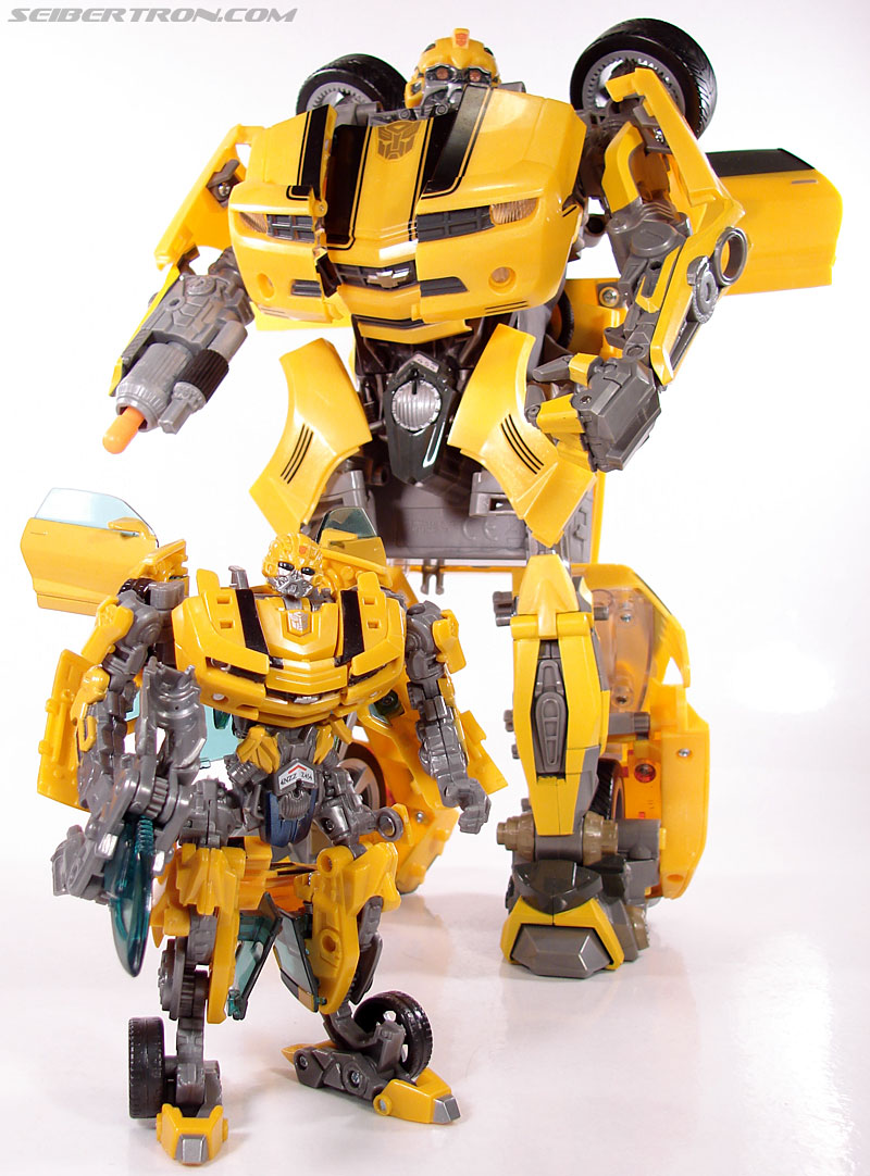Transformers (2007) Ultimate Bumblebee (Image #93 of 95)