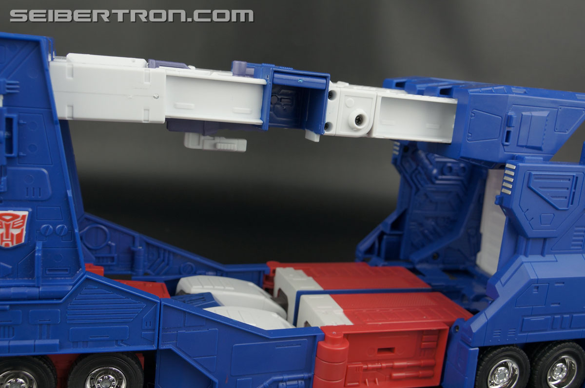Transformers Masterpiece Ultra Magnus (Image #129 of 377)