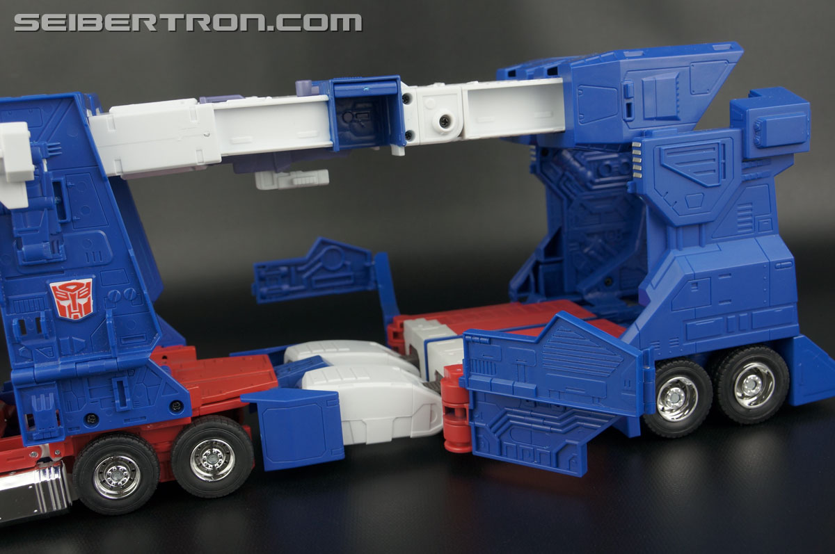 Transformers Masterpiece Ultra Magnus (Image #131 of 377)