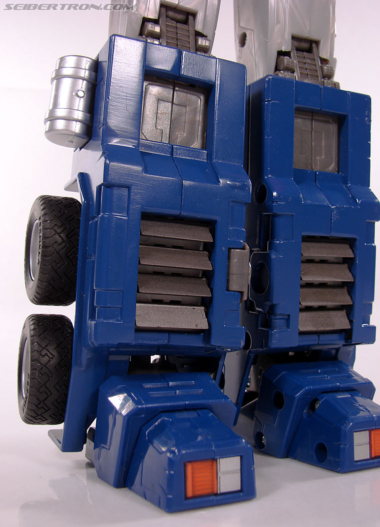 Transformers Masterpiece Optimus Prime (20th Anniversary DVD) (Image #76 of 183)