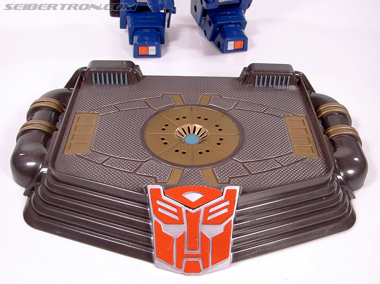 Transformers Masterpiece Optimus Prime (20th Anniversary DVD) (Image #167 of 183)