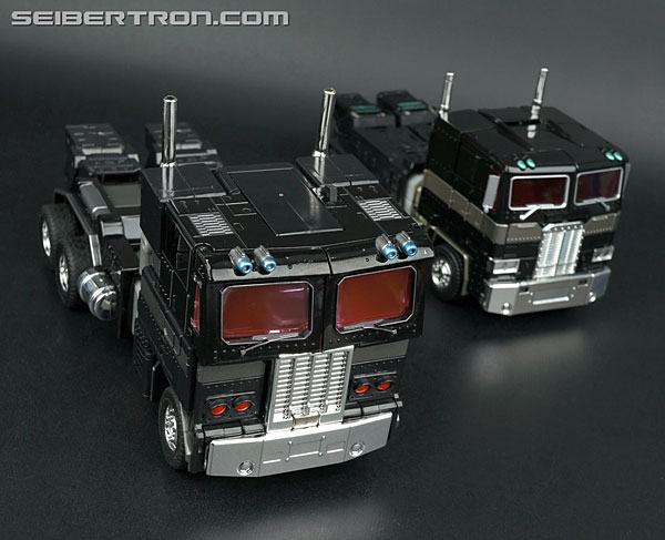 Transformers Masterpiece Optimus Prime Black Version (Convoy Black Ver.) (Image #45 of 173)