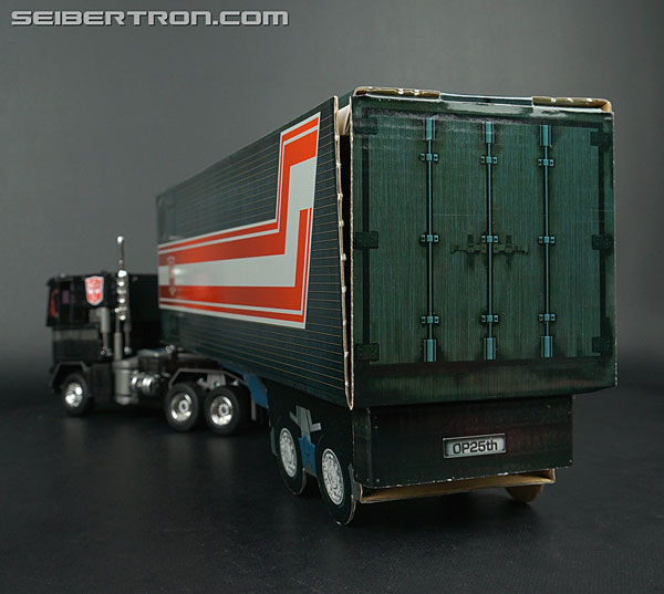 Transformers Masterpiece Optimus Prime Black Version (Convoy Black Ver.) (Image #66 of 173)