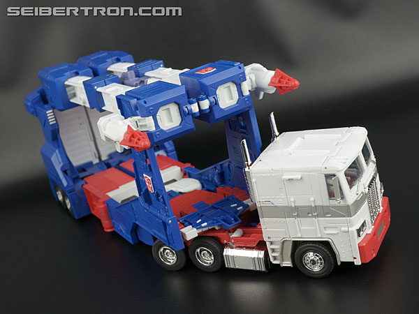 Transformers Masterpiece Ultra Magnus (Image #67 of 377)