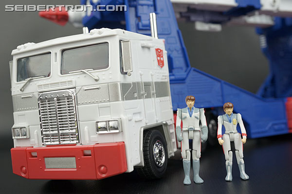 Transformers Masterpiece Ultra Magnus (Image #73 of 377)