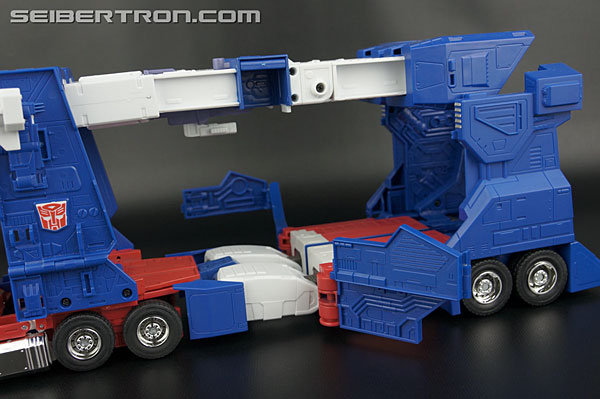 Transformers Masterpiece Ultra Magnus (Image #131 of 377)