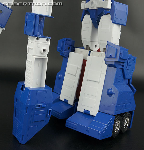 Transformers Masterpiece Ultra Magnus (Image #136 of 377)