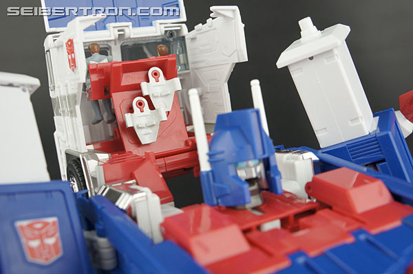 Transformers Masterpiece Ultra Magnus (Image #148 of 377)